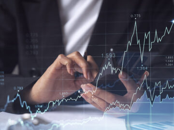 A woman financial trader in formal wear is checking the phone to sign the contract to invest money in stock market. Internet trading and wealth management concept. Forex hologram chart. Versicherungsmakler Essen